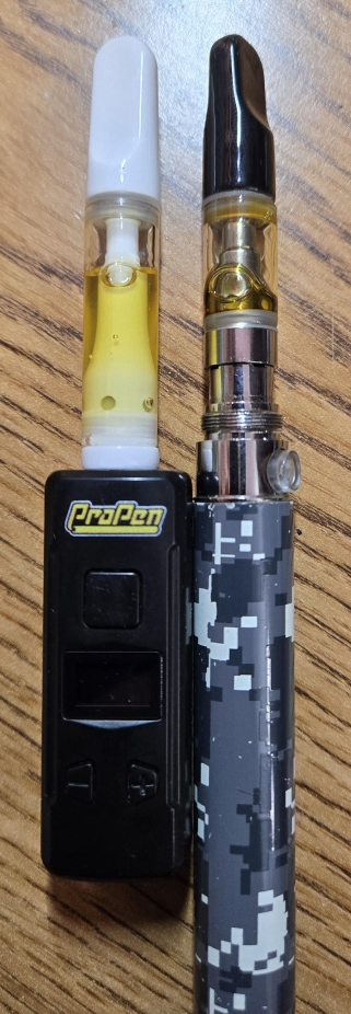 Oil colors of the HASH Propane Live Resin Cart (left) and FRX J23 Live Terpene Cart