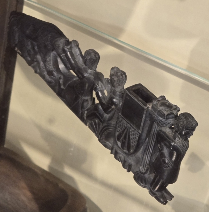 Haida pipes from Argillite only found on Haida Gwaii